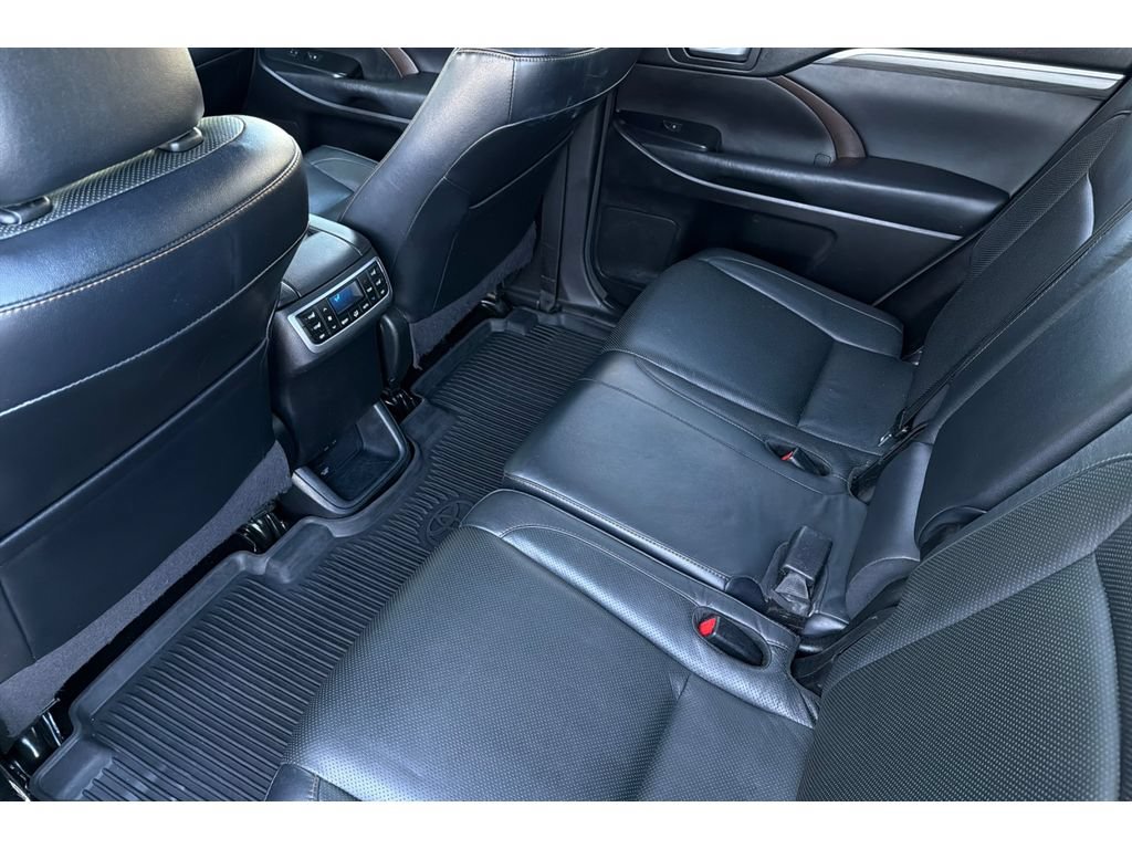 Used 2018 Toyota Highlander Limited Platinum AWD/4WD image 13