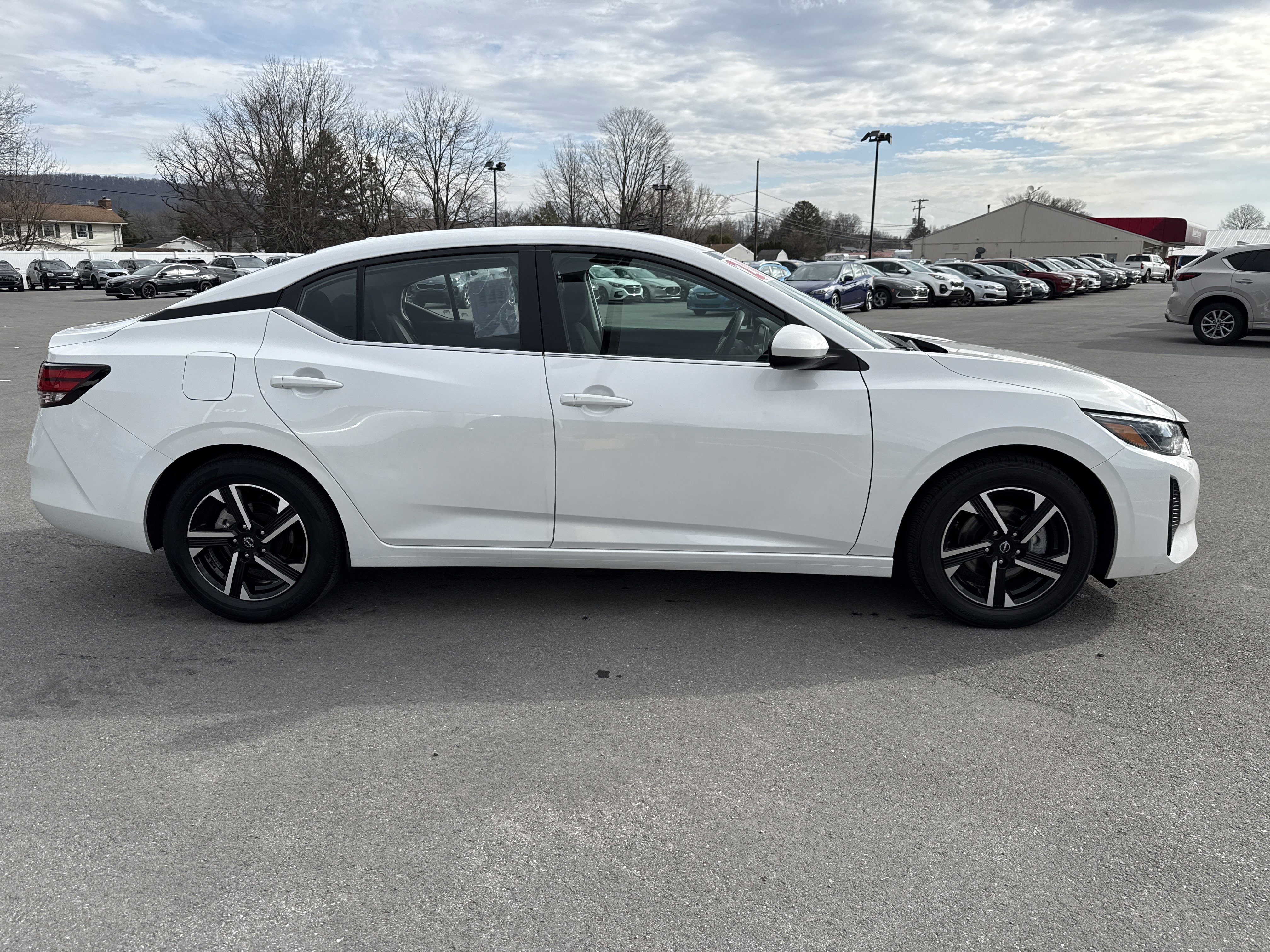 Used 2024 Nissan Sentra SV FWD image 2