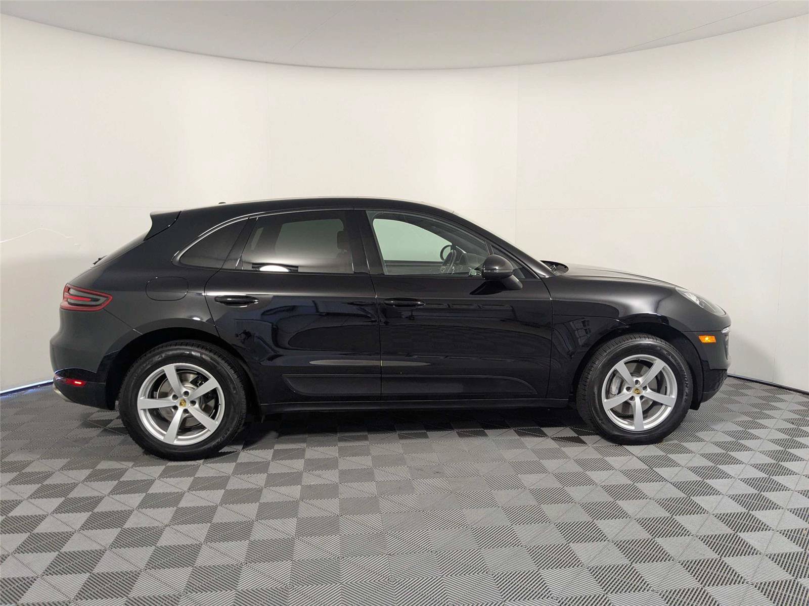 Used 2017 Porsche Macan AWD/4WD image 5