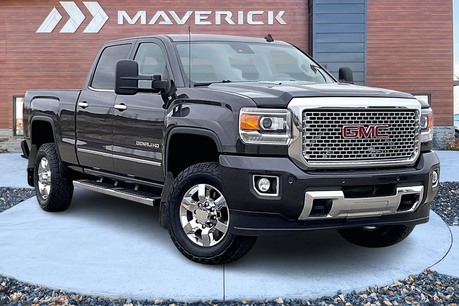 Used 2015 GMC Sierra 2500 Denali image 1