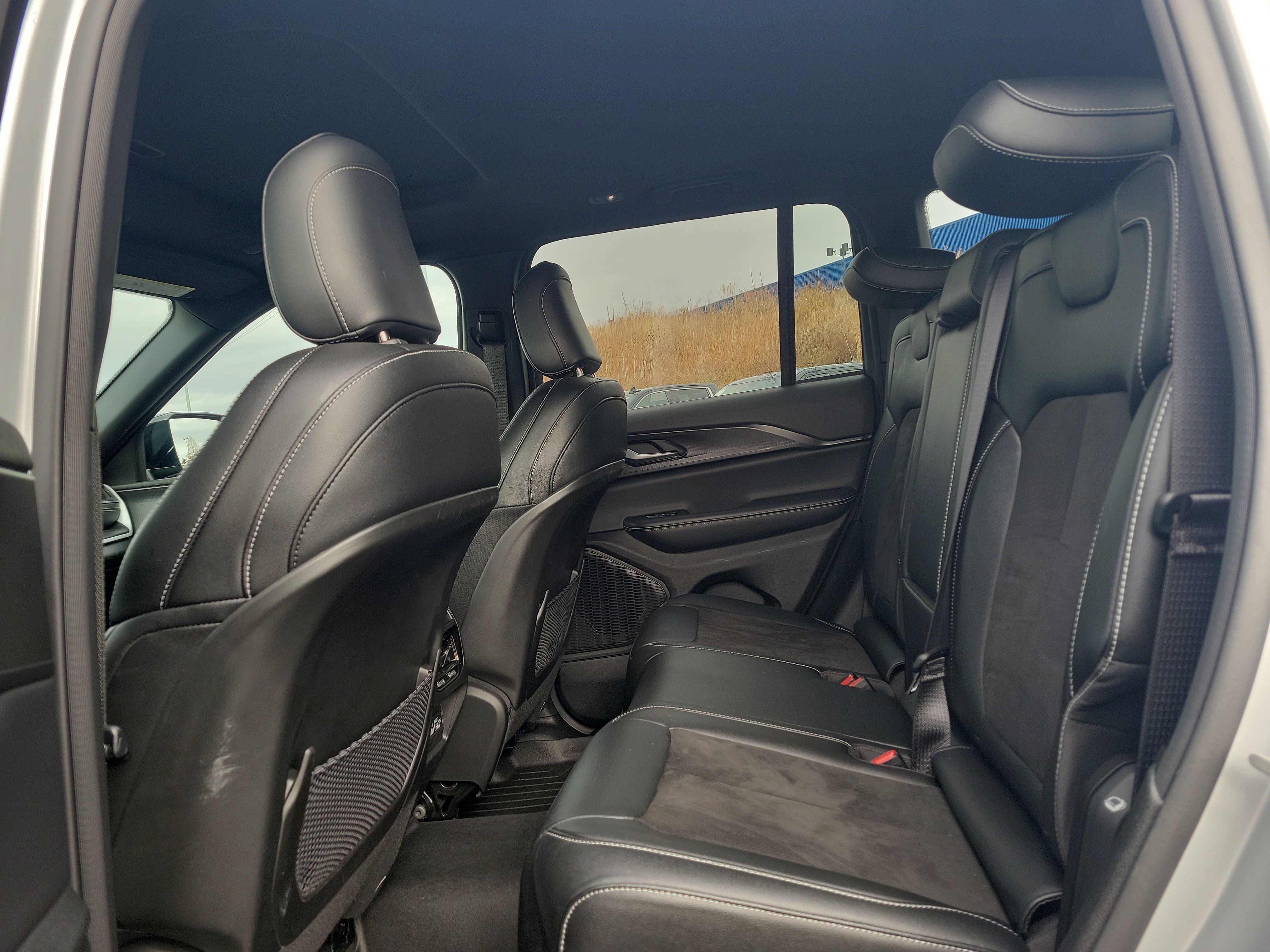 Used 2023 Jeep Grand Cherokee Altitude image 15