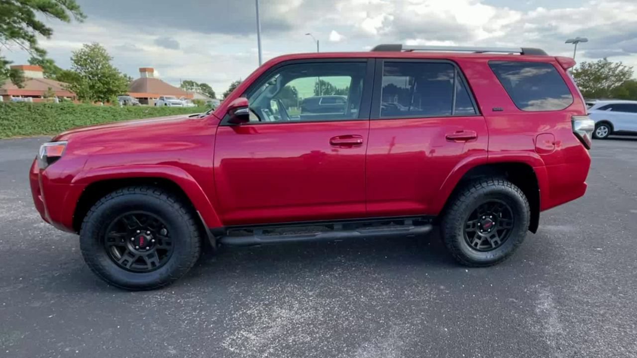 Used 2023 Toyota 4Runner SR5 Premium w/ Moonroof Package RWD image 5