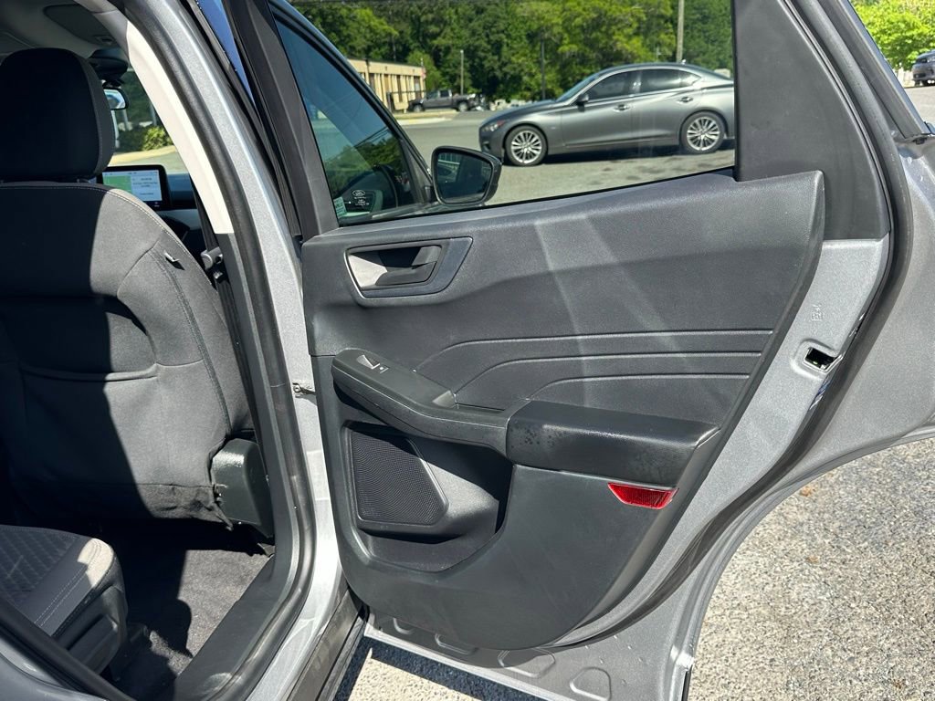 Used 2022 Ford Escape SE w/ SE Sport Appearance Package FWD image 18