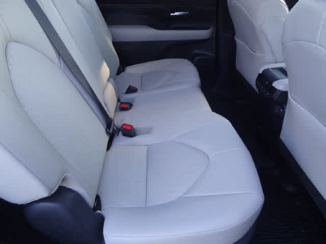 Certified 2024 Toyota Grand Highlander AWD image 12