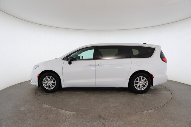 Used 2024 Chrysler Pacifica Touring-L image 6