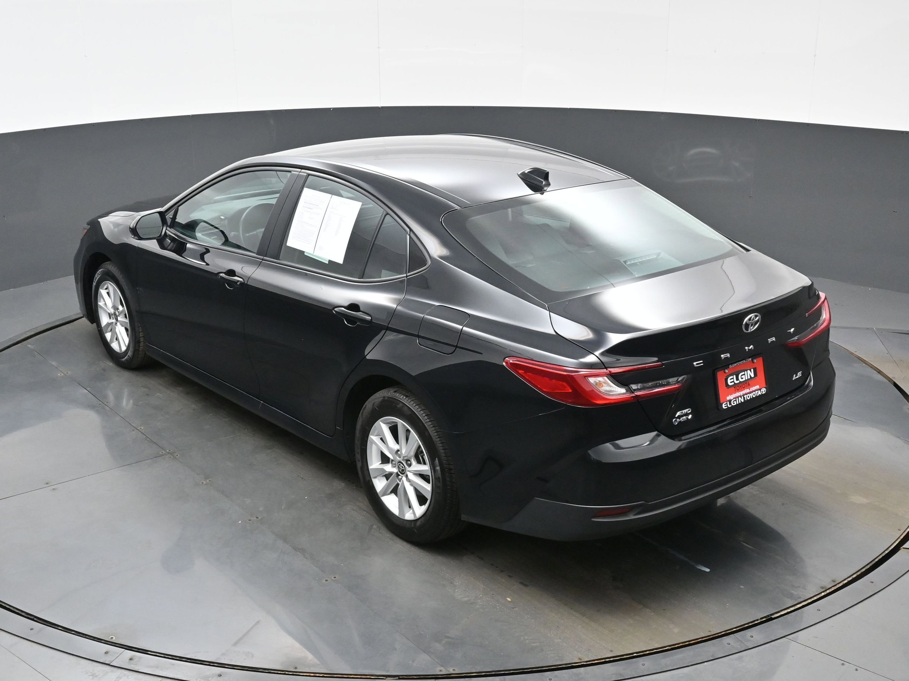 Used 2025 Toyota Camry LE w/ Convenience Package image 38