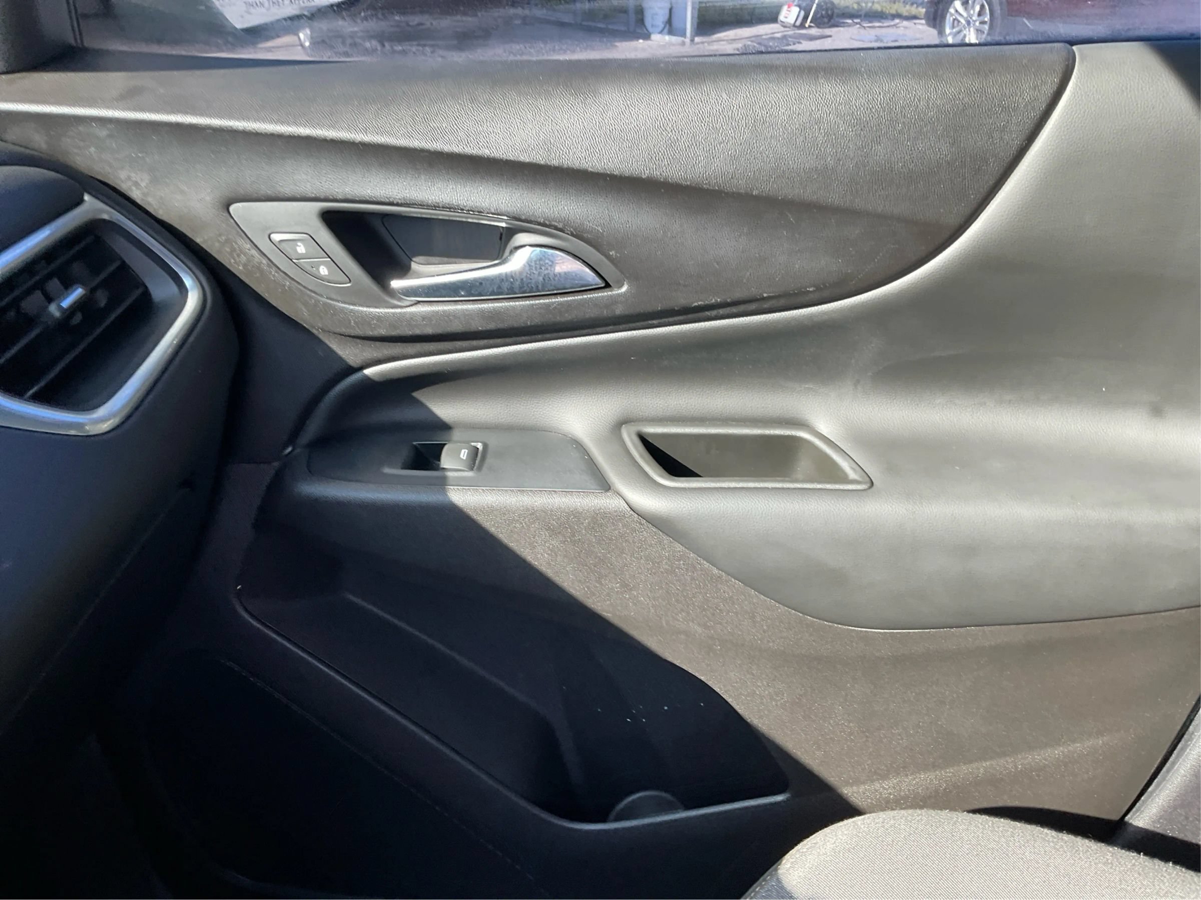 Used 2018 Chevrolet Equinox LT FWD image 20