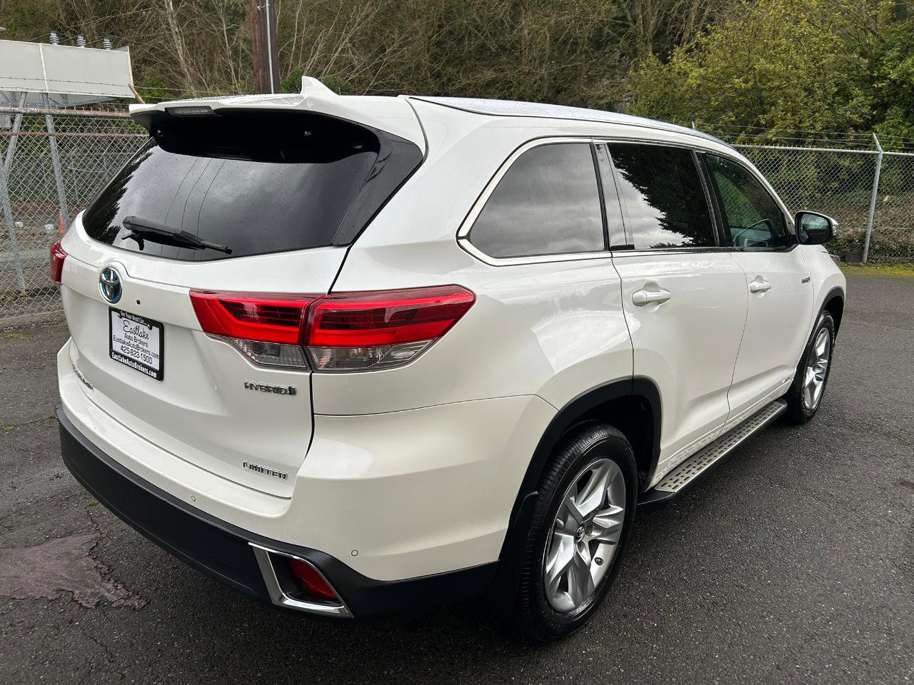 Used 2017 Toyota Highlander Limited w/ Carpet Mat Package image 5