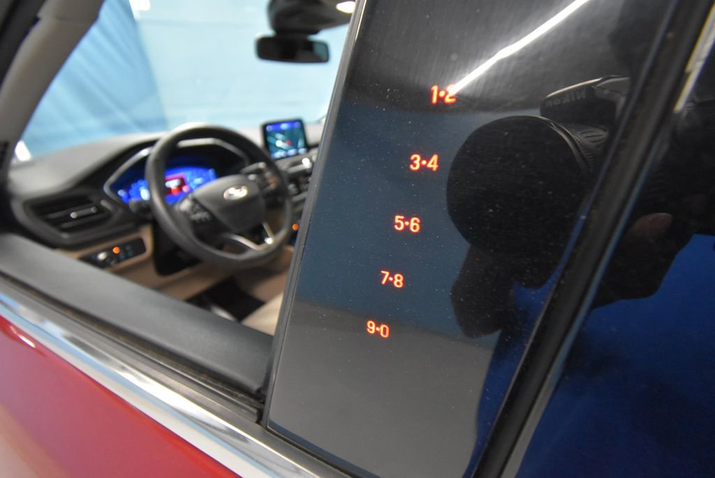 Used 2020 Ford Escape Titanium AWD/4WD image 4