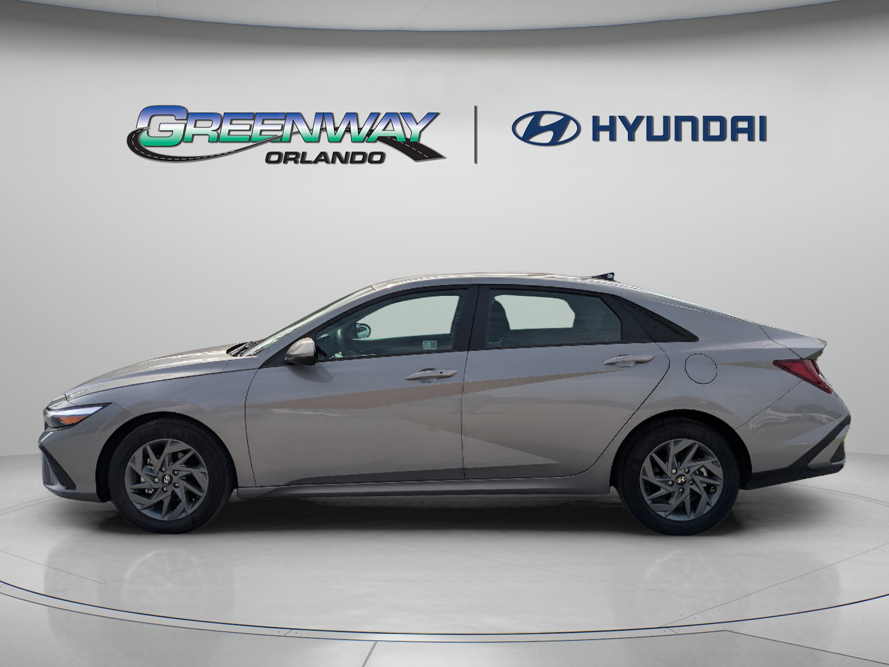Used 2025 Hyundai Elantra Hybrid FWD image 5