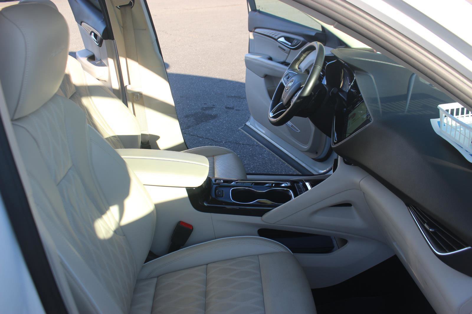 Used 2022 Buick Envision Avenir w/ Safety Package image 35
