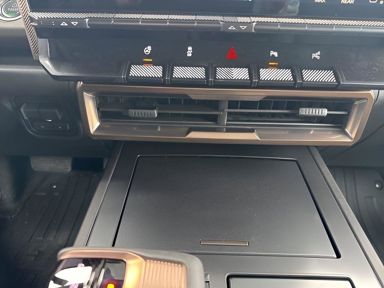 New 2025 GMC Hummer EV 3X w/ LPO, Illumination Package image 24