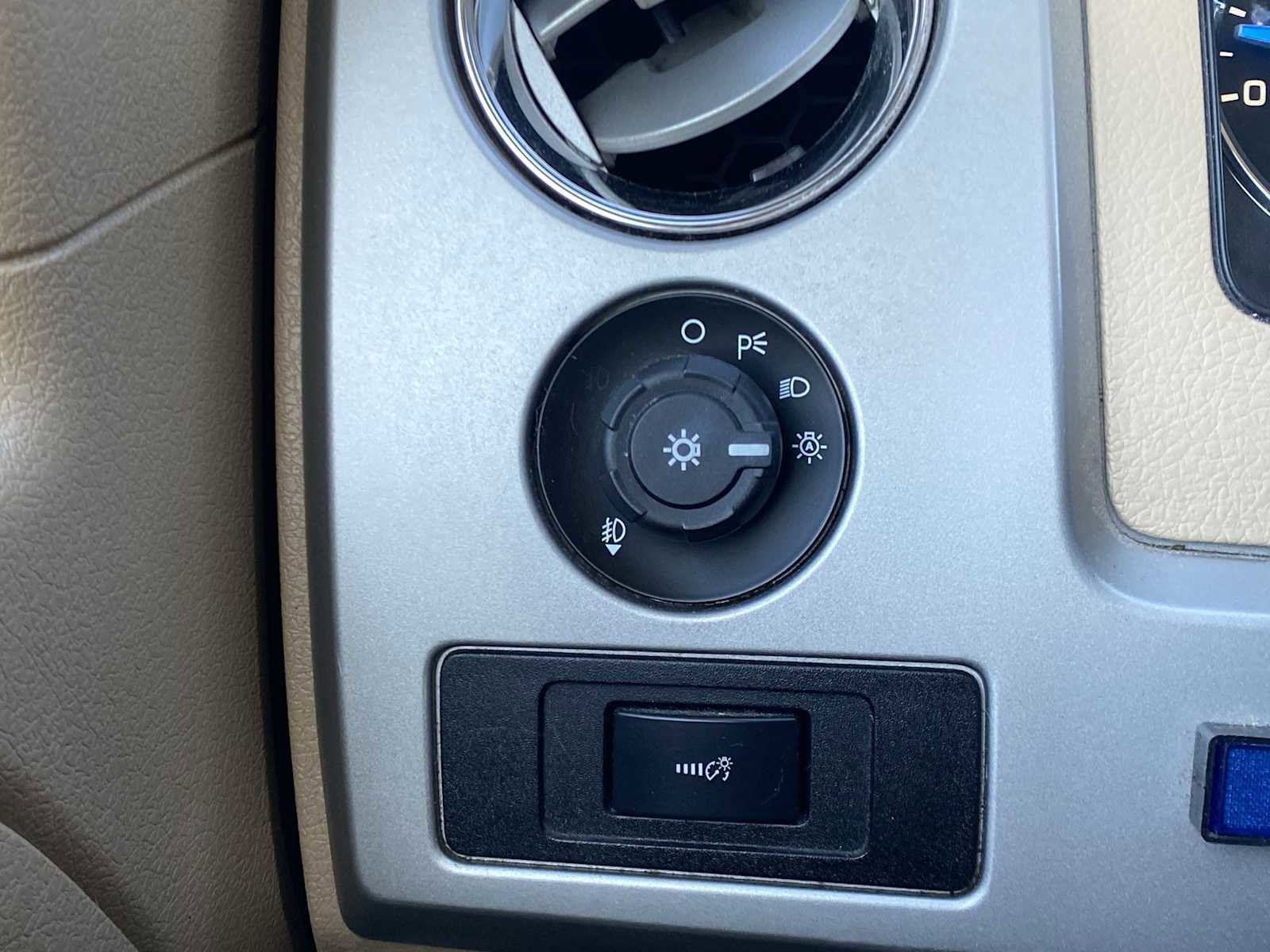 Used 2014 Ford F150 Lariat w/ Lariat Chrome Package AWD/4WD image 22