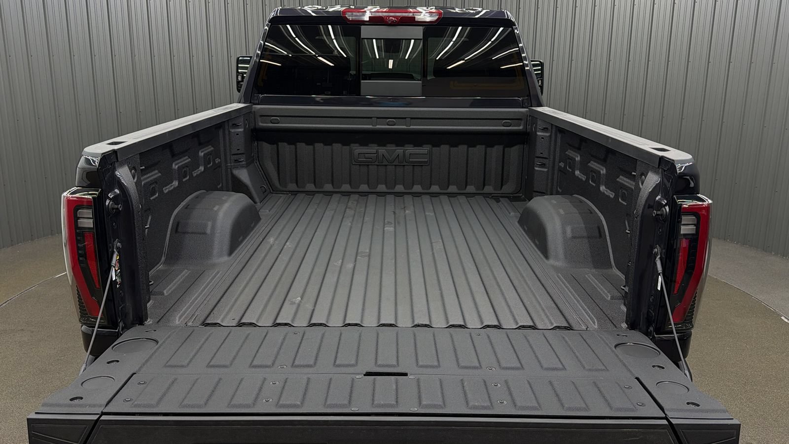 Used 2026 GMC Sierra 2500 AT4 w/ AT4 Premium Plus Package AWD/4WD image 17