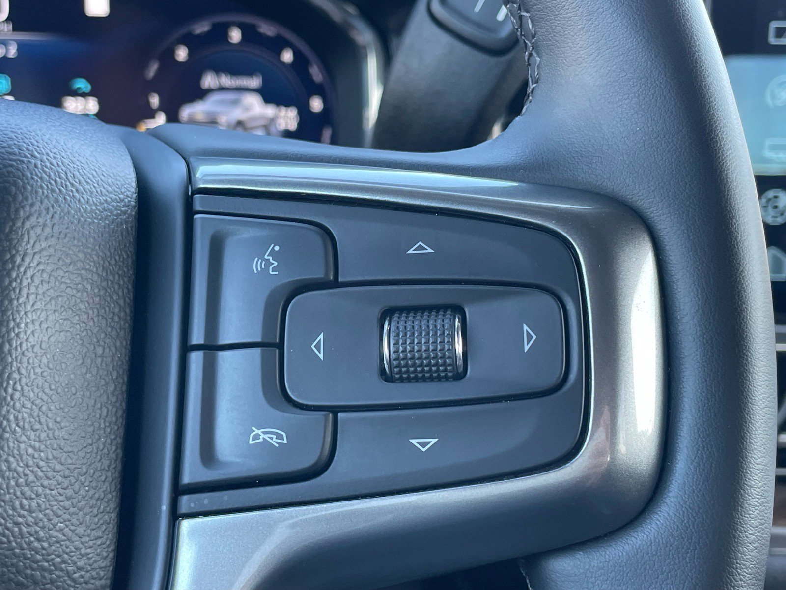 Used 2023 Chevrolet Silverado 1500 LT image 8