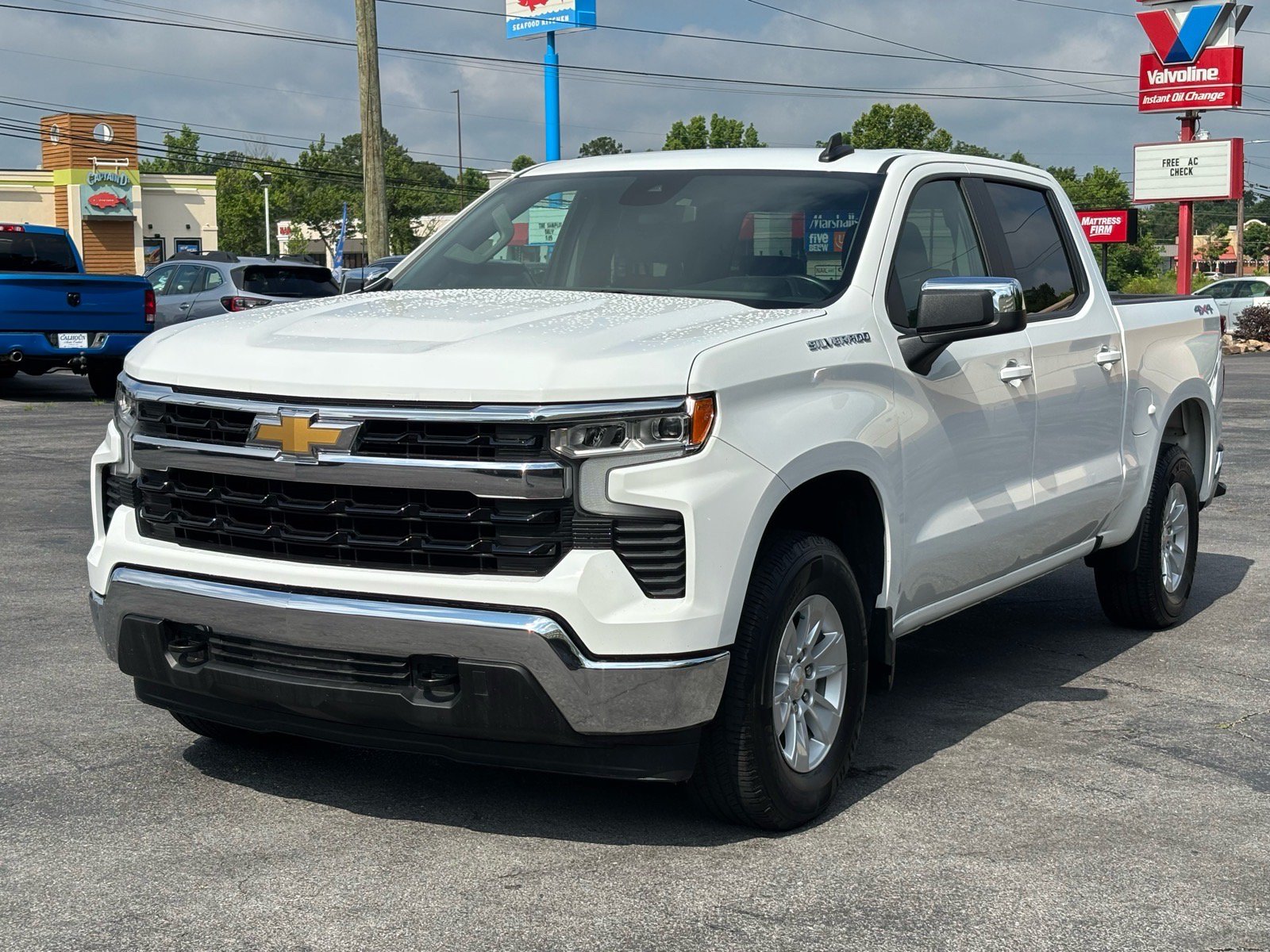 Used 2025 Chevrolet Silverado 1500 LT AWD/4WD image 1