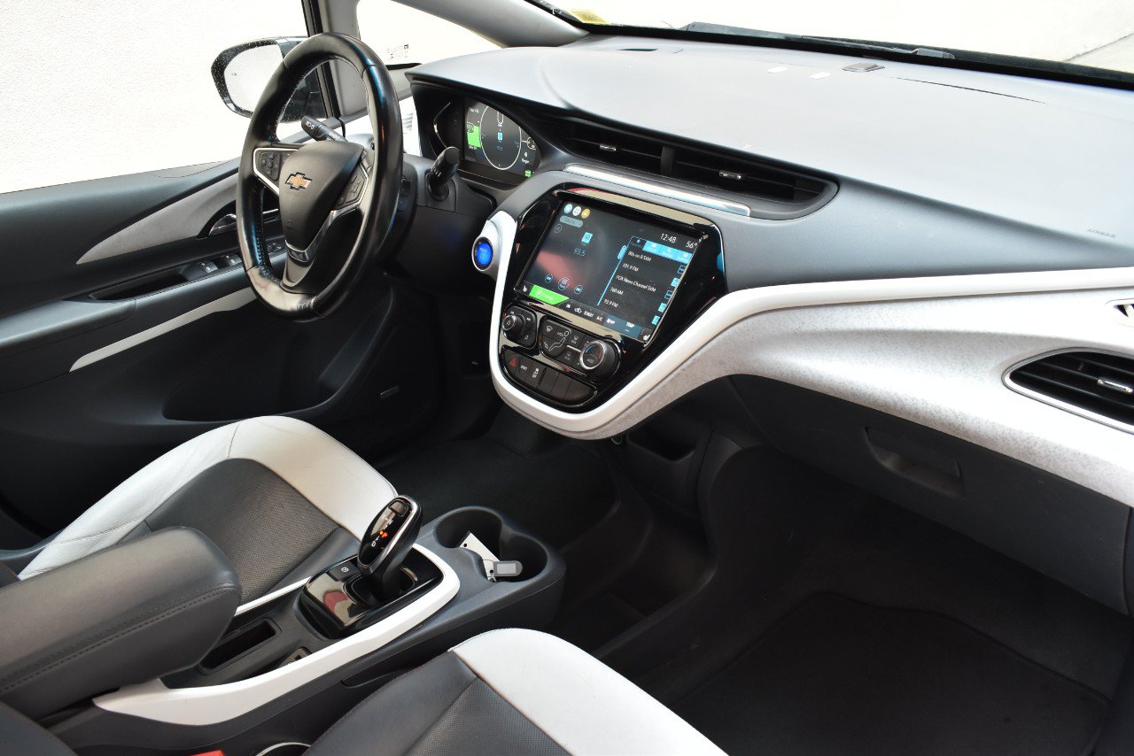 Used 2020 Chevrolet Bolt Premier w/ Infotainment Package FWD image 22