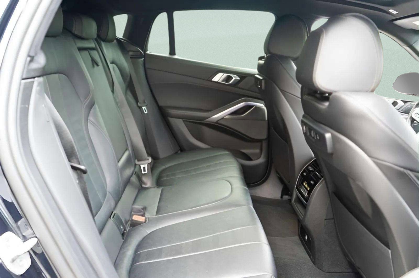 Used 2021 BMW X6 xDrive40i w/ M Sport Package image 54