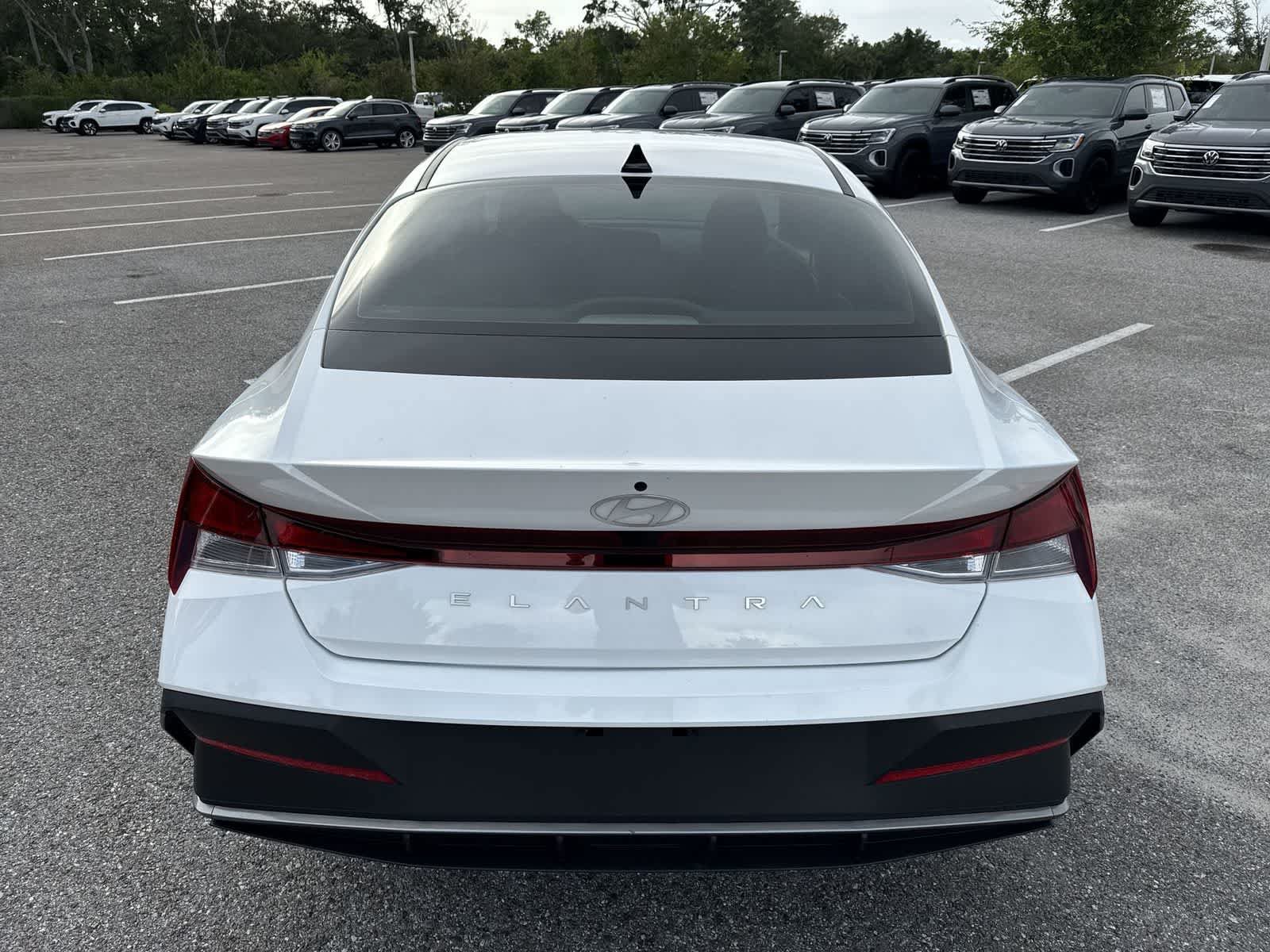 Used 2024 Hyundai Elantra SEL FWD image 13
