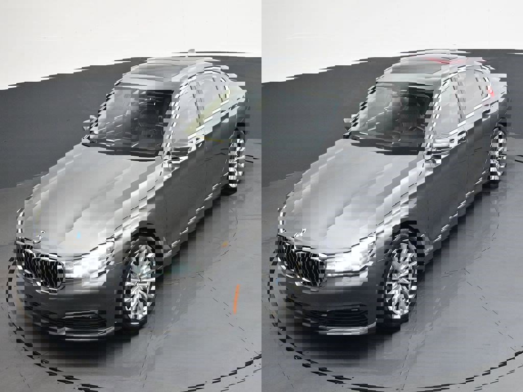 Used 2016 BMW 740i RWD image 29