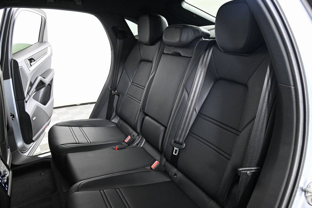 Used 2026 Porsche Cayenne Coupe AWD/4WD image 22