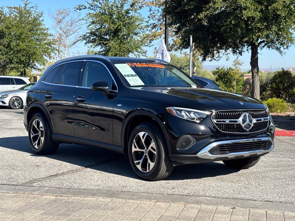 Used 2025 Mercedes-Benz GLC 350e 4MATIC image 5