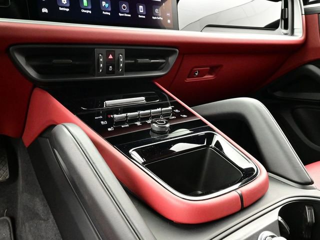 Certified 2024 Porsche Cayenne Coupe AWD/4WD image 11