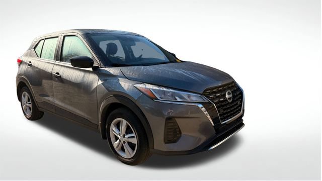 Used 2024 Nissan Kicks S image 2
