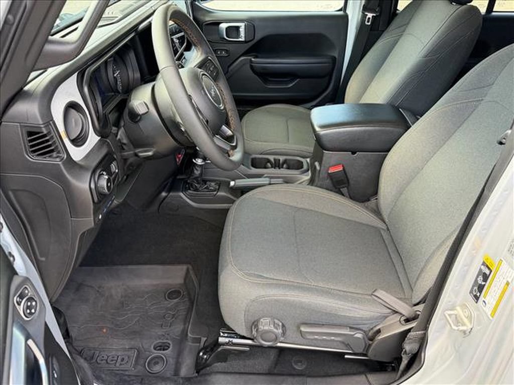 Used 2024 Jeep Wrangler Unlimited AWD/4WD image 11