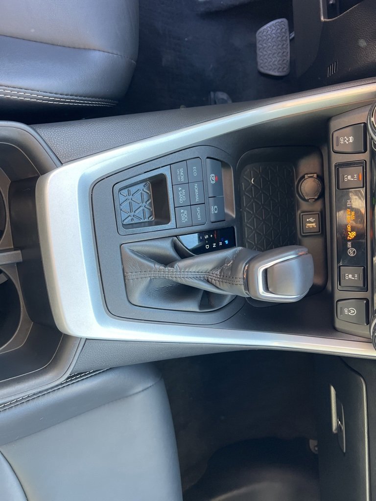 Used 2023 Toyota RAV4 XLE Premium image 18