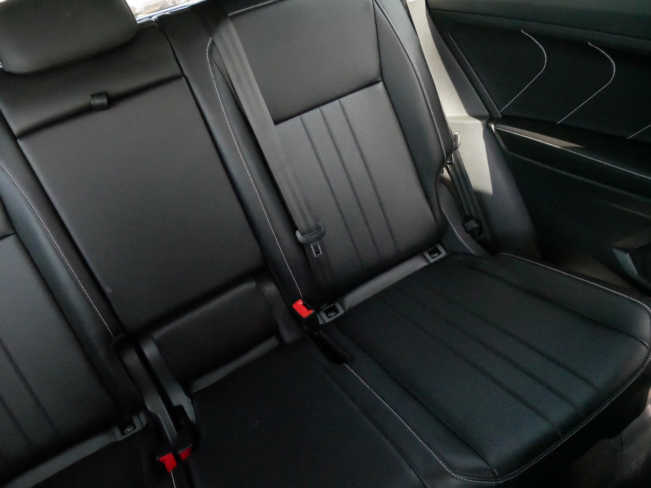 Used 2022 Volkswagen Tiguan SE AWD/4WD image 14