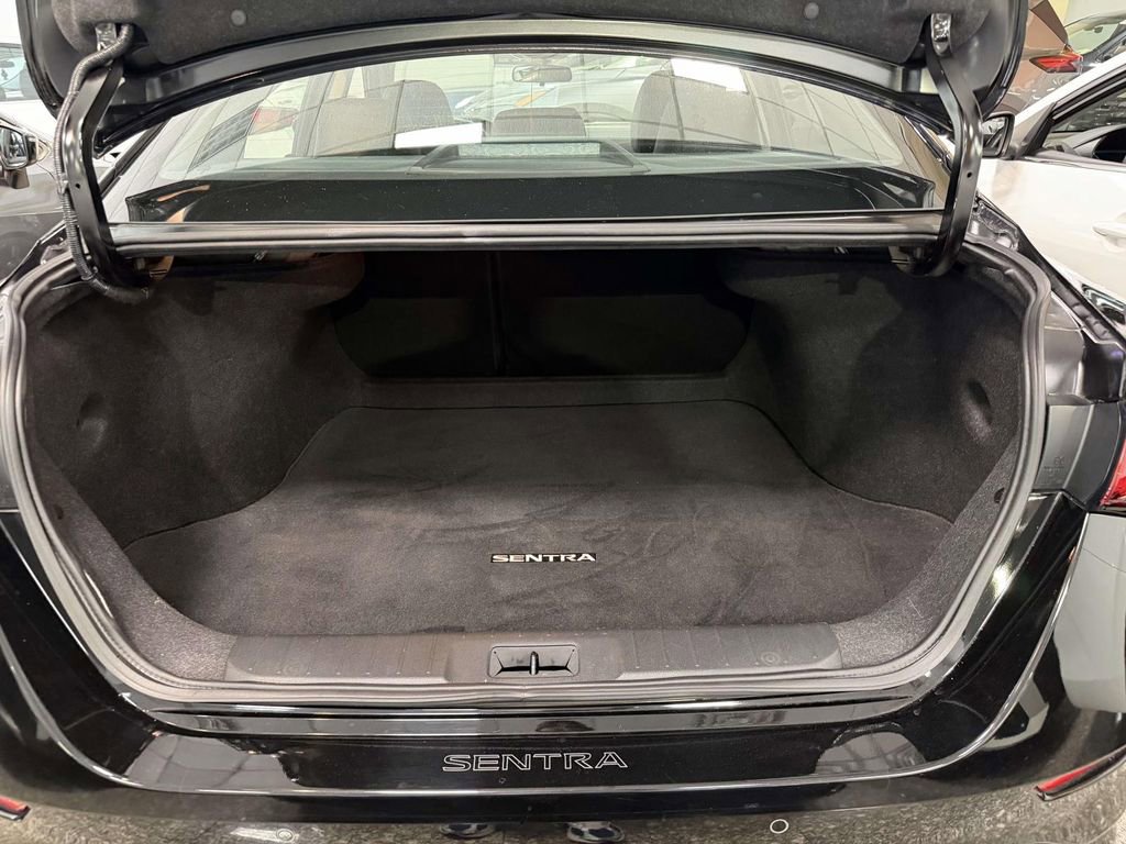 Used 2023 Nissan Sentra SR w/ SR Premium Package FWD image 23