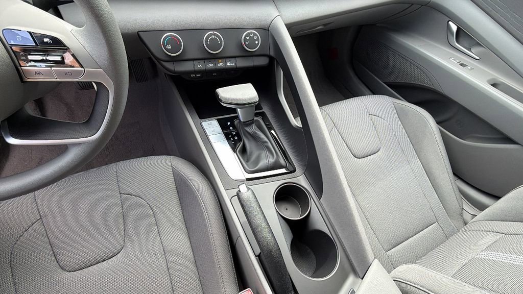 New 2026 Hyundai Elantra SE image 27