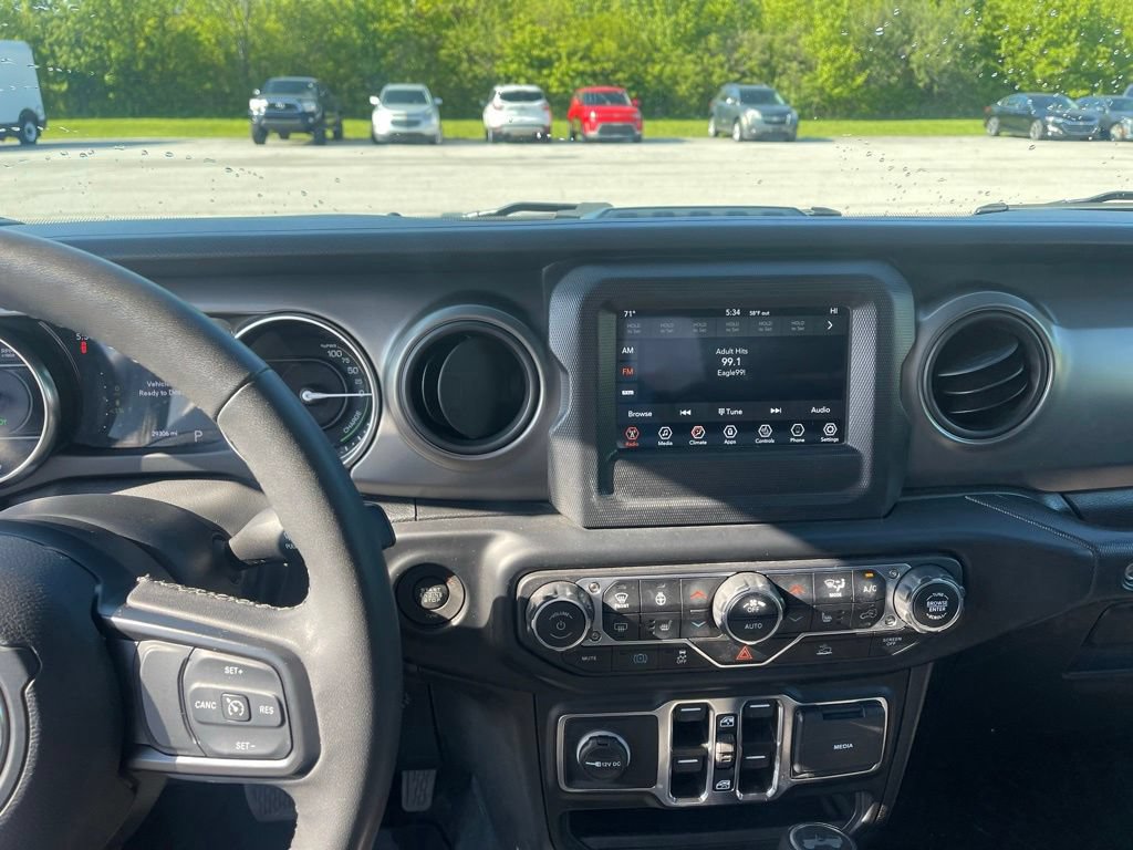 Used 2023 Jeep Wrangler Unlimited w/ Cold Weather Group AWD/4WD image 9