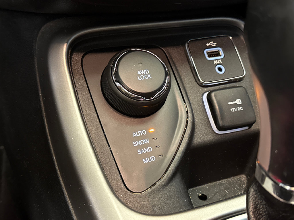 Used 2017 Jeep Compass Latitude w/ Popular Equipment Group AWD/4WD image 29
