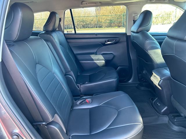 Used 2020 Toyota Highlander XLE image 12