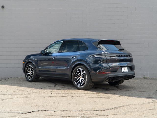 New 2026 Porsche Cayenne S image 3