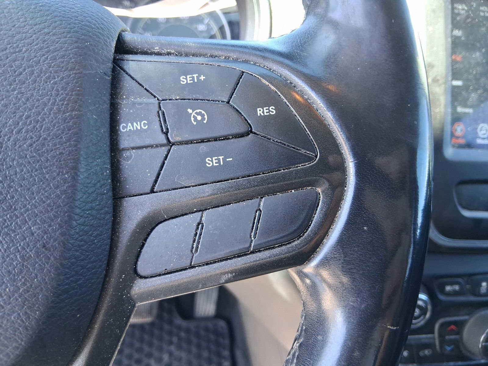 Used 2020 Jeep Cherokee Trailhawk w/ Cold Weather Group AWD/4WD image 18