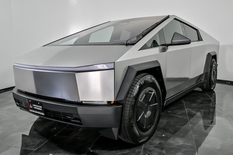 Used 2024 Tesla Cybertruck AWD Crew Cab image 5