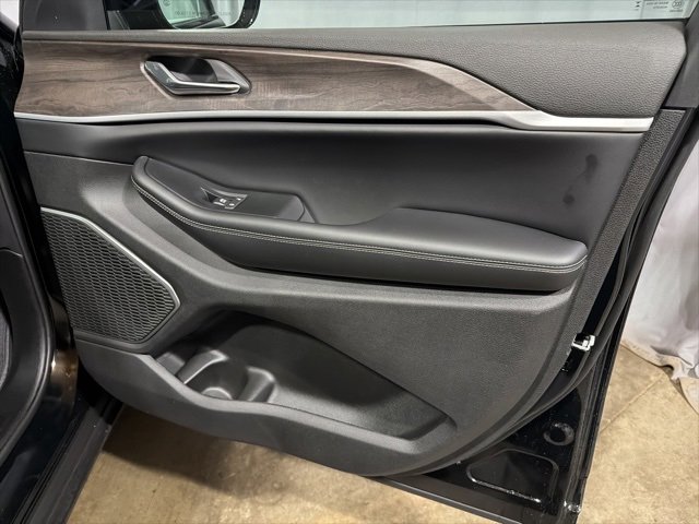 New 2026 Jeep Grand Cherokee Limited w/ Limited Altitude Package image 15