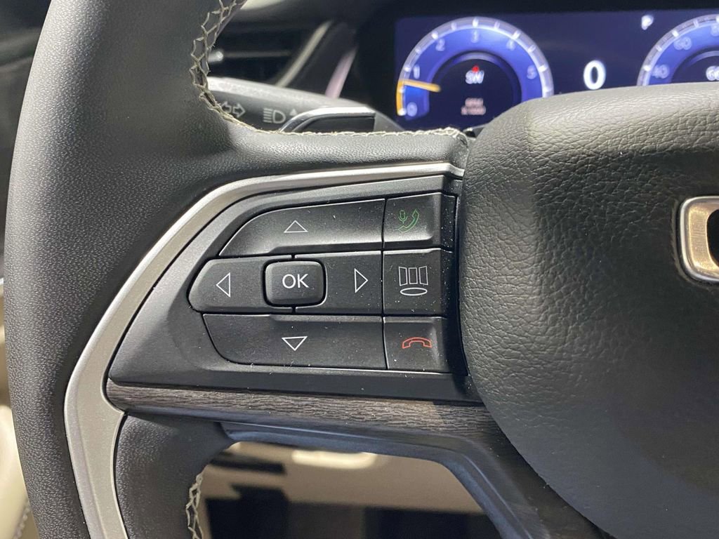 Used 2023 Jeep Grand Cherokee Limited image 22