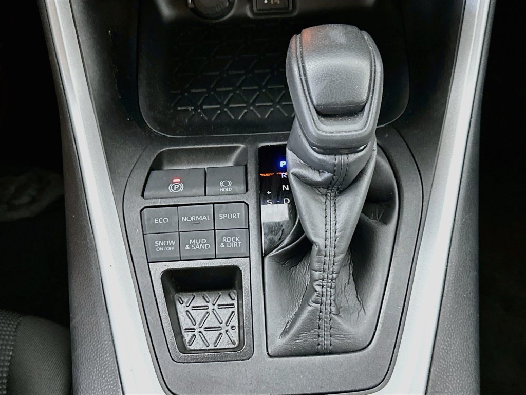 Used 2025 Toyota RAV4 LE AWD/4WD image 16
