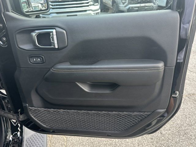 Certified 2025 Jeep Wrangler Unlimited Sahara image 17