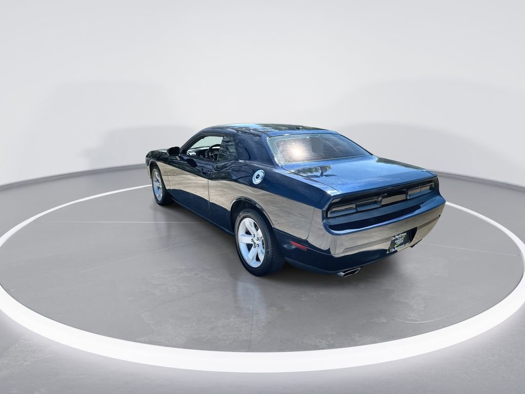 Used 2014 Dodge Challenger SXT image 6