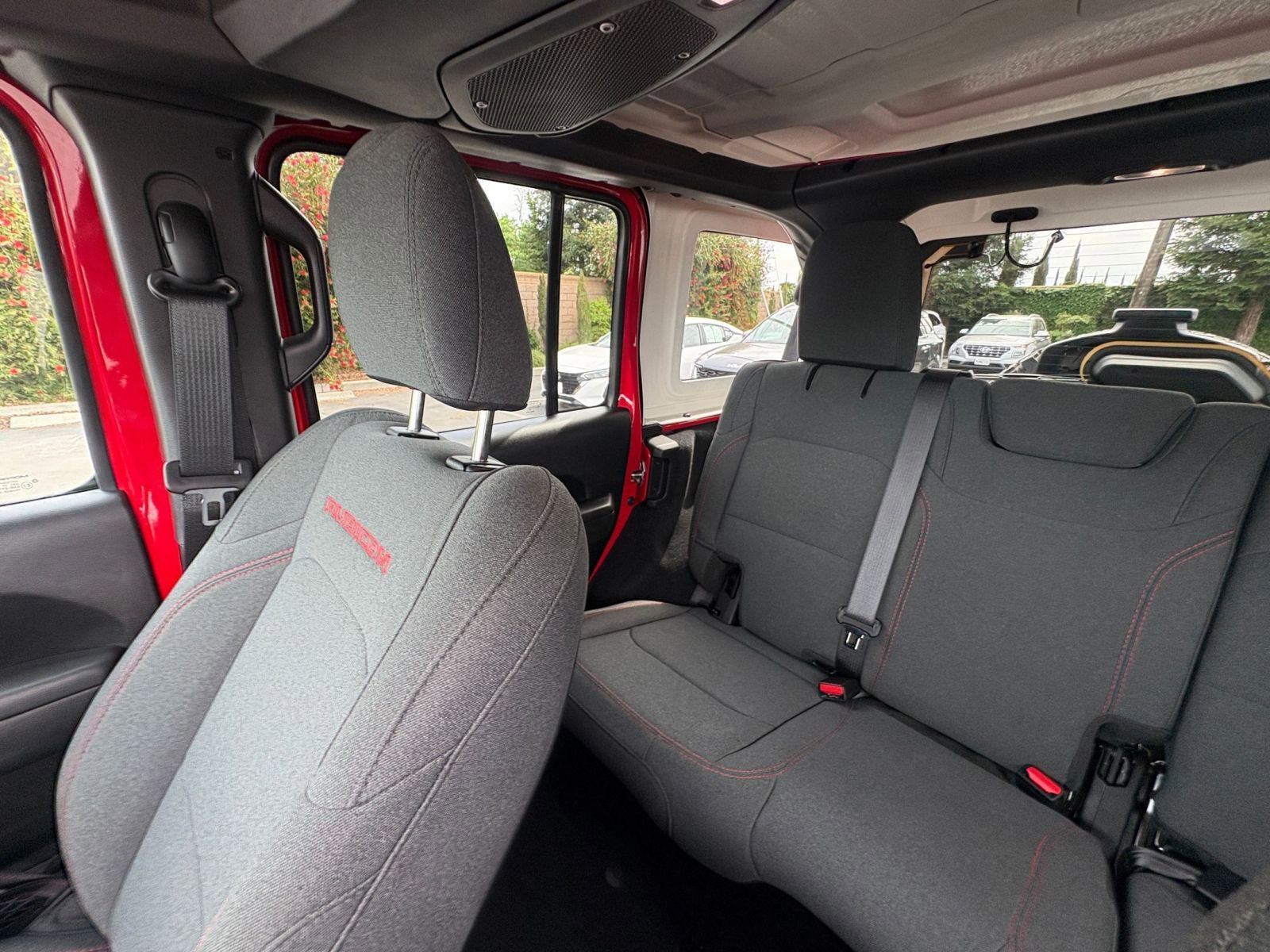 Used 2025 Jeep Wrangler Unlimited Rubicon AWD/4WD image 38