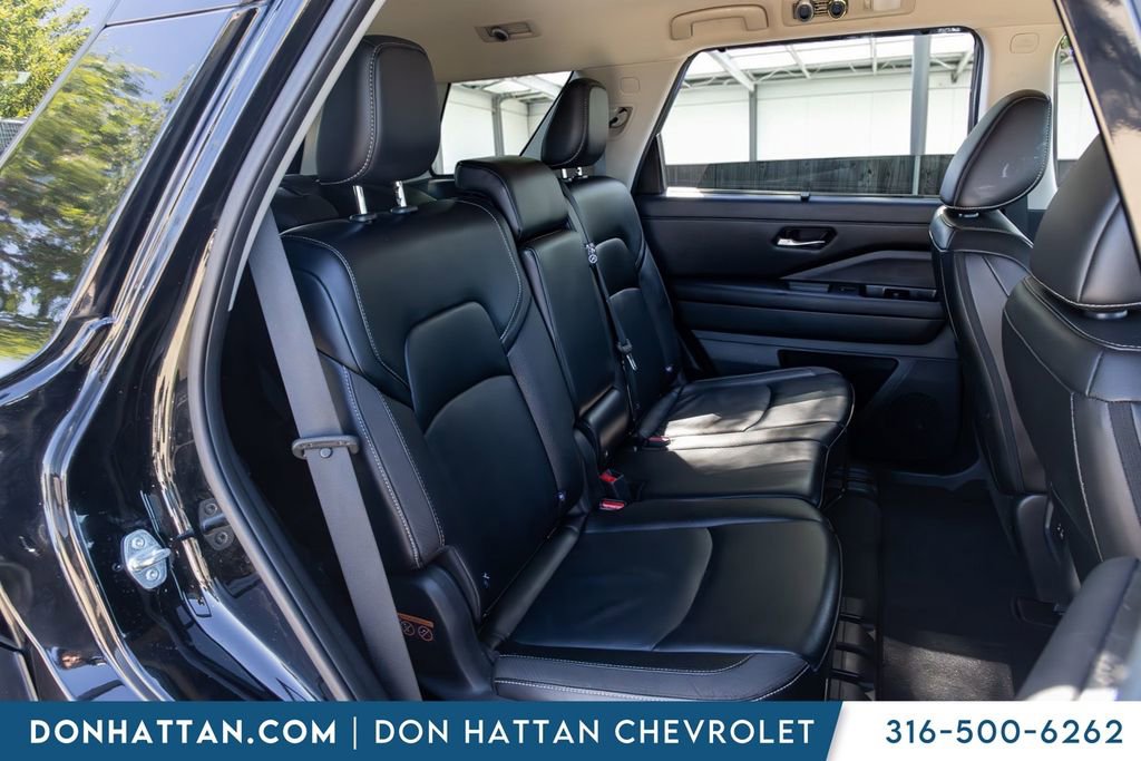 Used 2023 Nissan Pathfinder SL AWD/4WD image 18