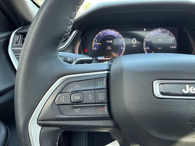 Used 2023 Jeep Grand Cherokee Altitude AWD/4WD image 16