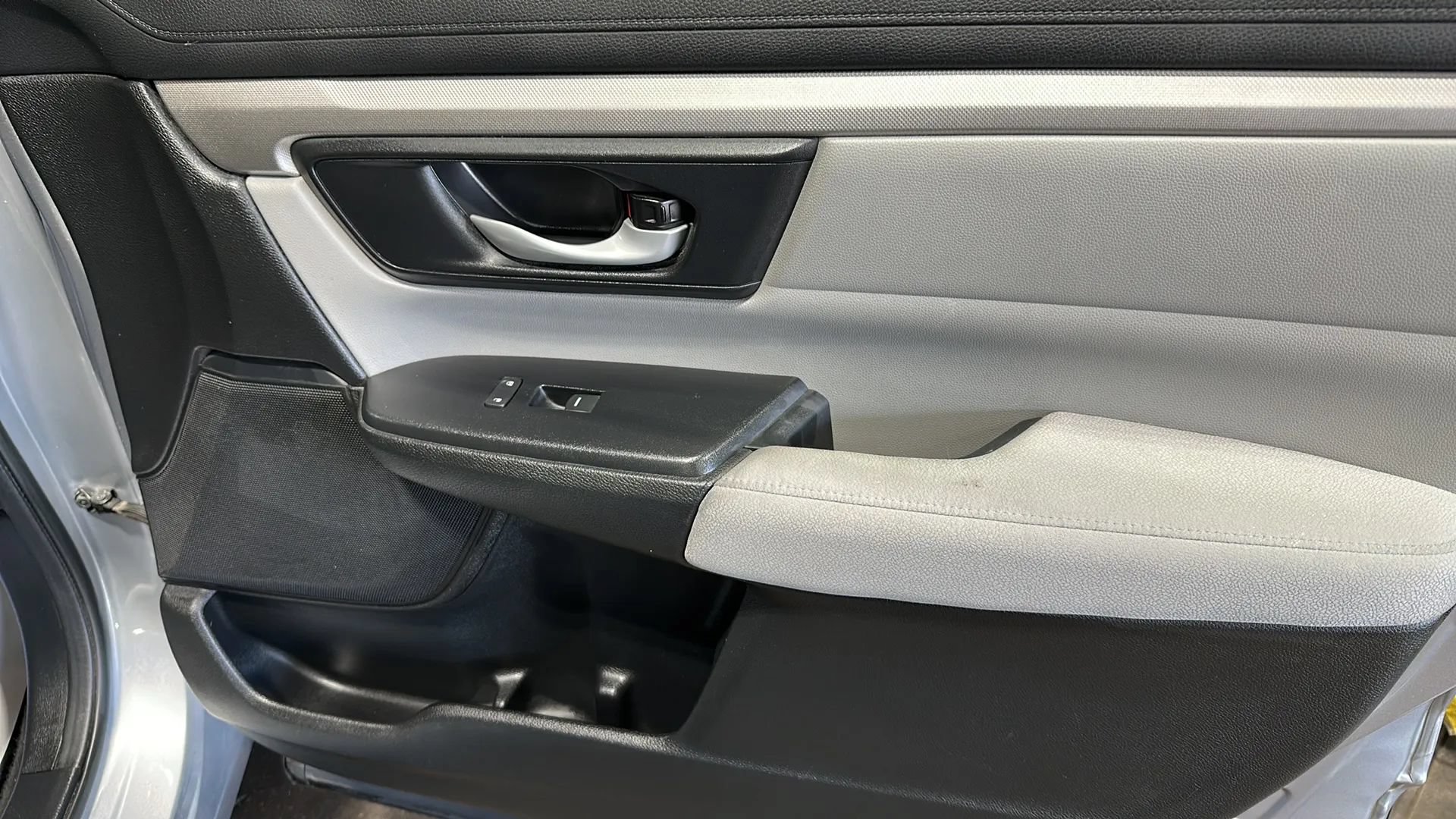 Used 2017 Honda CR-V LX image 17