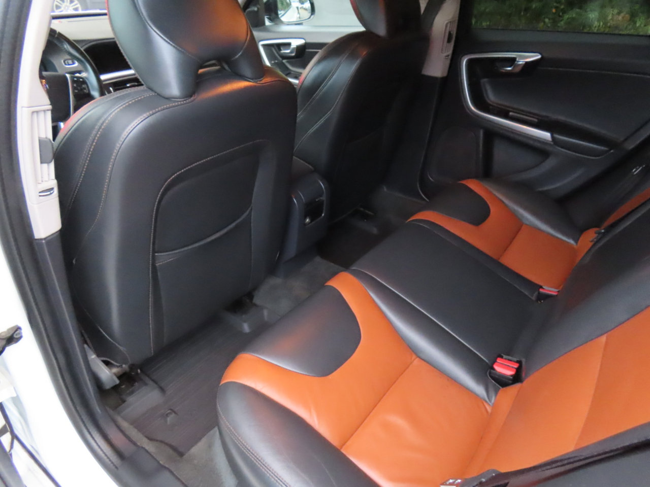 Used 2018 Volvo V60 T5 Cross Country w/ Convenience Package image 9