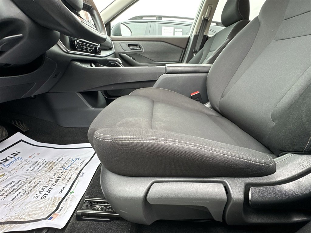 Used 2023 Nissan Rogue S image 4